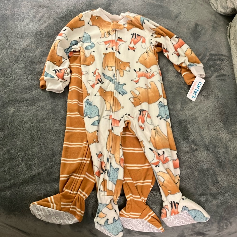 Set of 2 pajamas!
